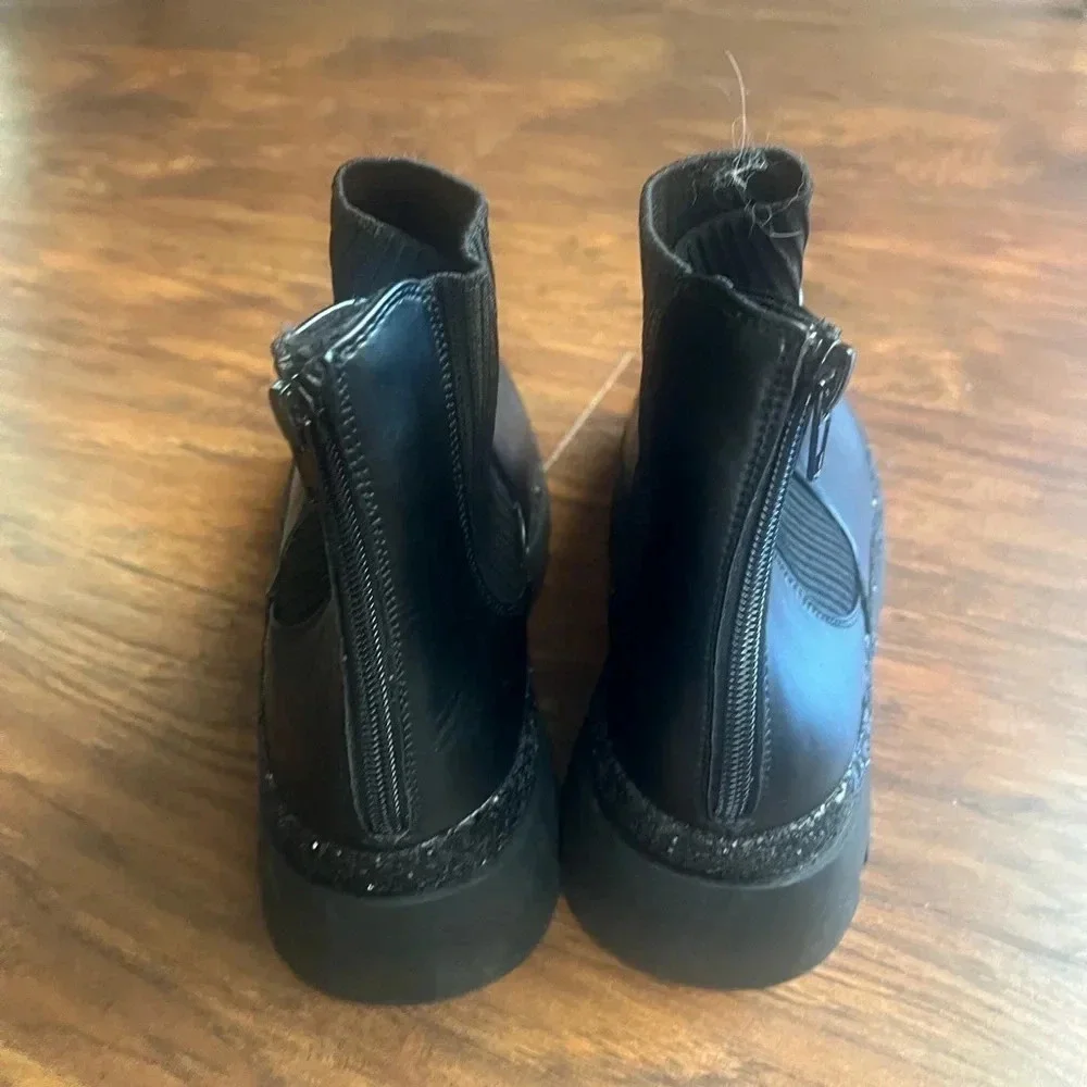 Steve Madden Black Chelsea Booties w Glitter- NWT girls size 5